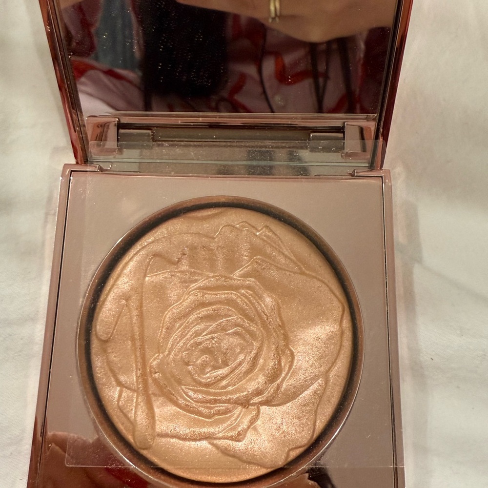 Smashbox + Vlada Gold Highlighter